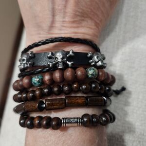 Nwot Unisex Skull and Bead Bracelet Set